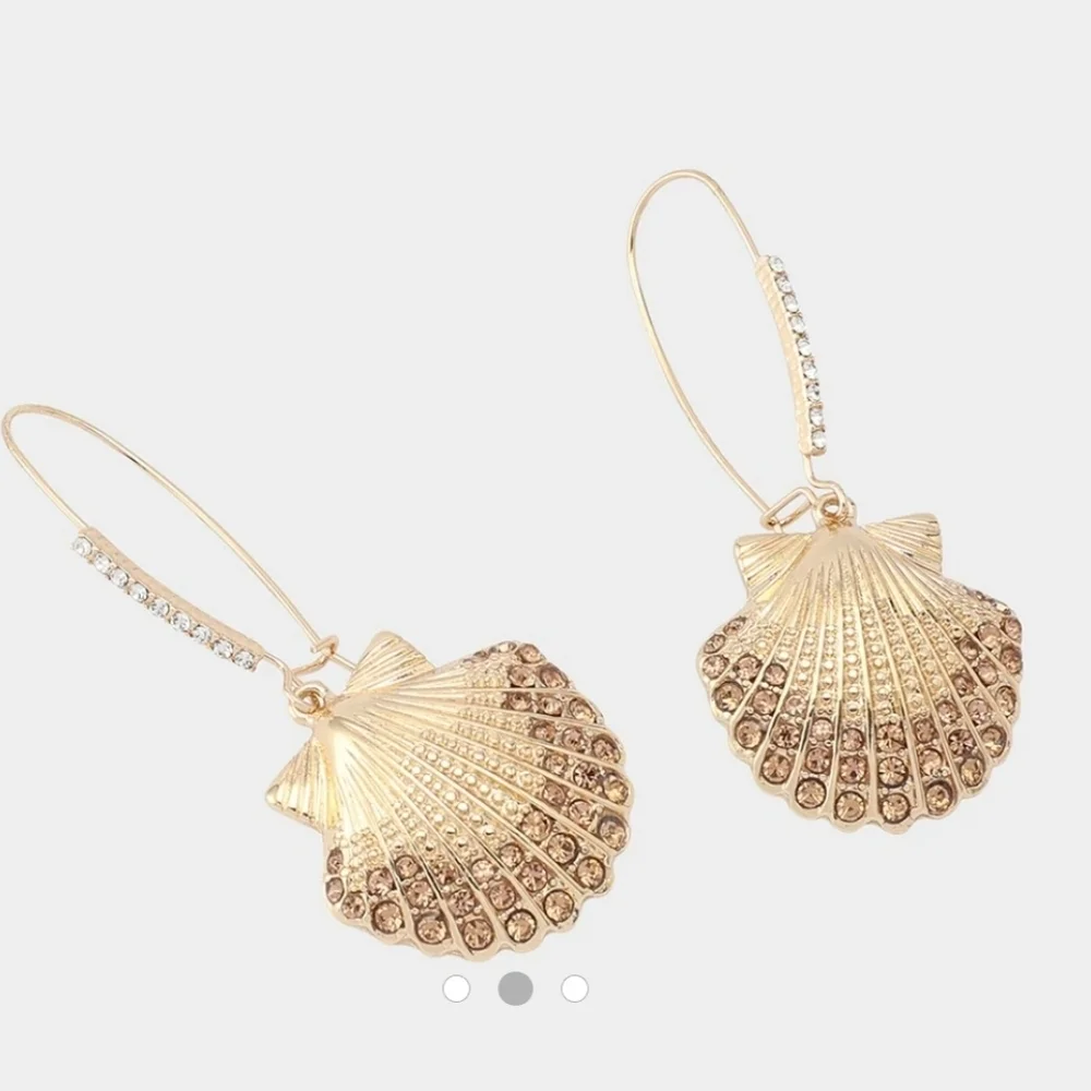 💛▪️ Betsey Johnson▪️ Mermaid Jewels Sea Shell Drop Shepherd Hook  Earrings ✨️